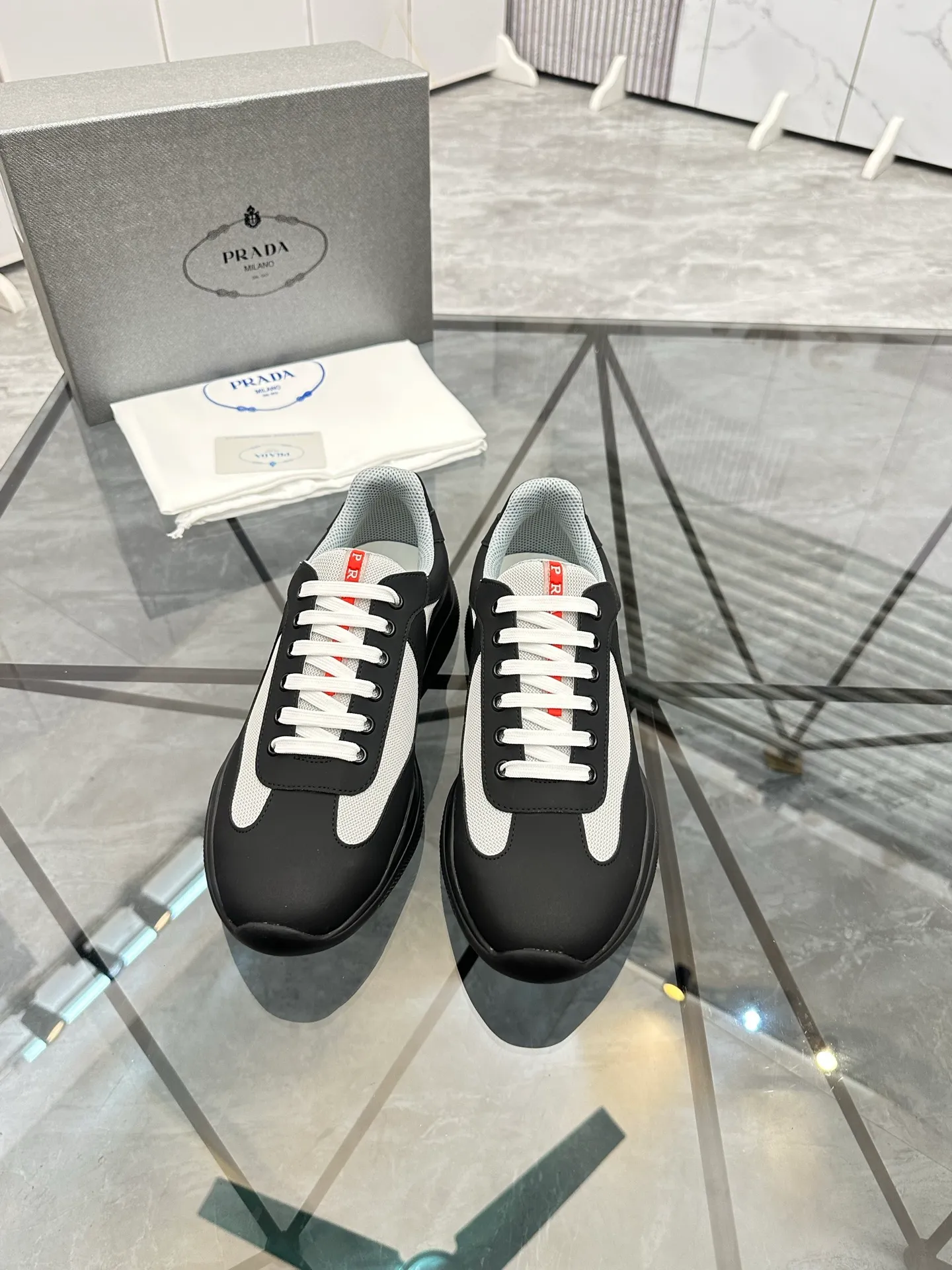 Men's shoes: 💰P360¥ Product trademark: Prada *"Prada*" low-top casual shoes Regular size: 35-47 (can be customized to 48) couple style Product materials: imported silk leather upper, breathable lining, original outsole. Number: 943
